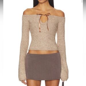 NWT 🧸 MAJORELLE Eve Off Shoulder Top in Camel
XS REVOLVE